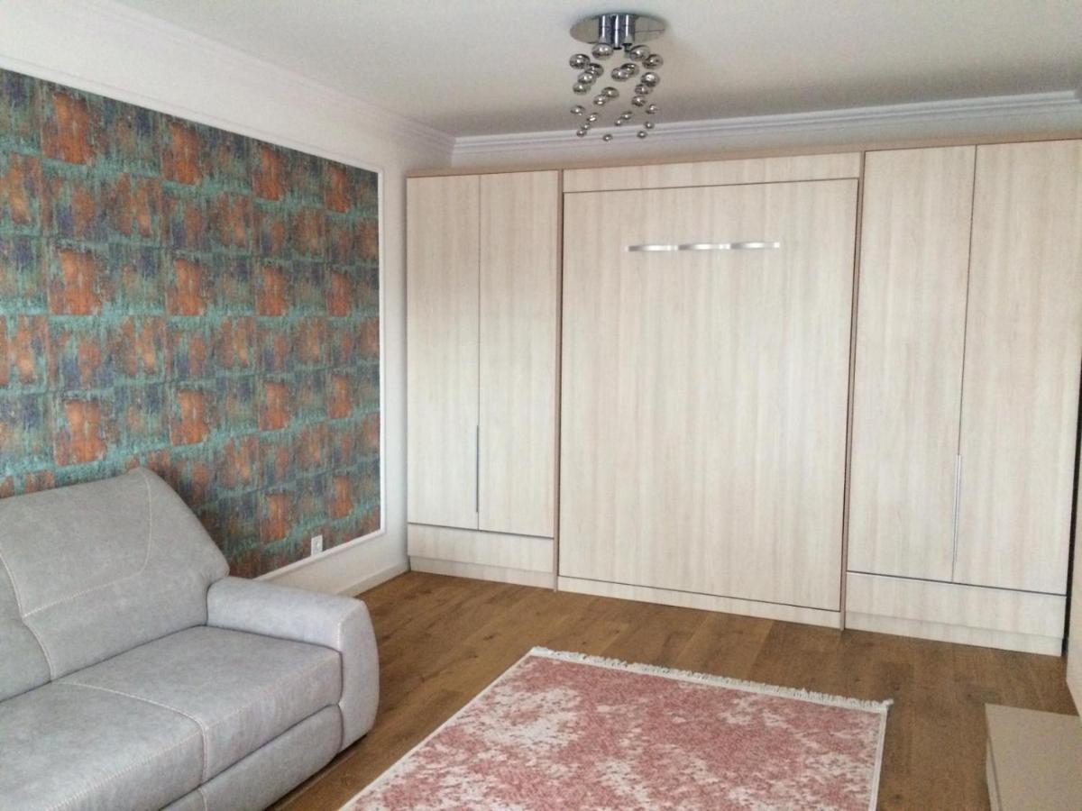Apartment Flori De Iulie